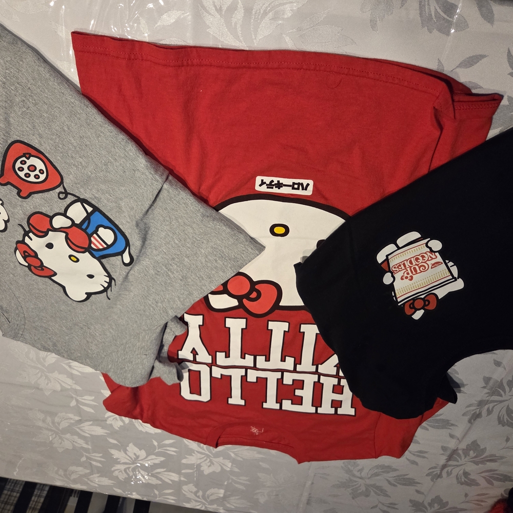 Hello Kitty Graphic T-Shirts Set